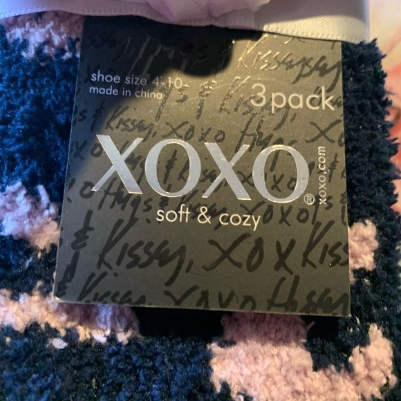 NWT XOXO Women’s Fuzzy Socks Size 4 to 10 3 pack of Socks - Picture 5 of 6